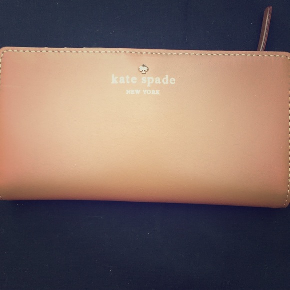 Kate Spade wallet - Picture 1 of 7